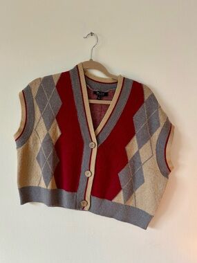 Witty Fox Red and Cream Argyle Button-Front Cropped Sweater Vest